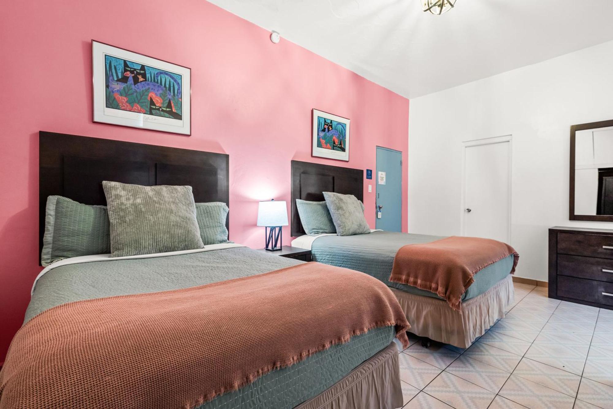Borinquen Beach Inn San Juan Exterior foto